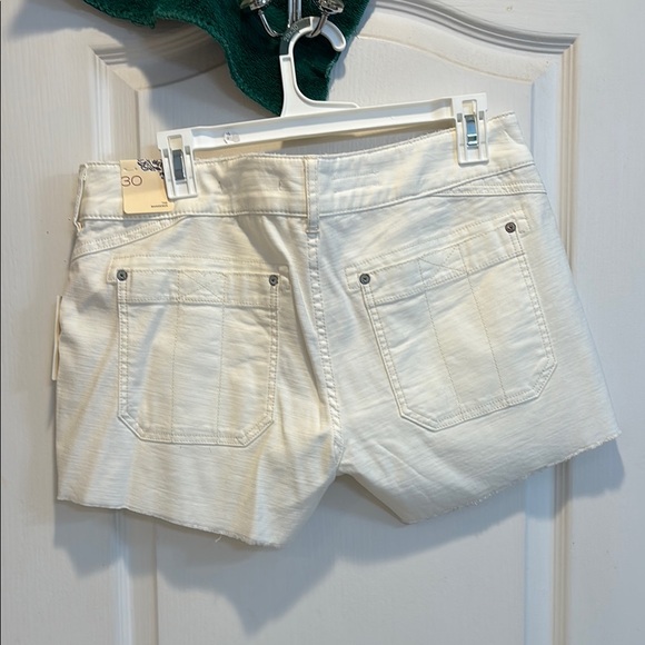 NWT Anthropologie Cream Jean Shorts Relaxed Fit - Picture 3 of 8